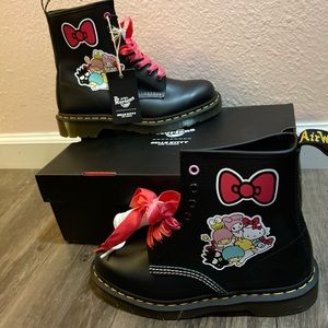 NEW Dr Marten Hello Kitty Boots Size US 8, UK 6.